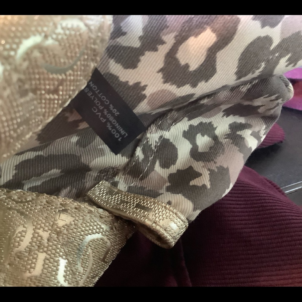 Guess Purse - Picture 9 of 15